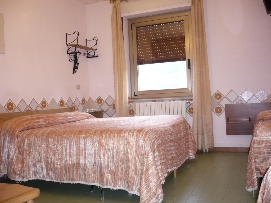 Hotel Beau Sejour Giampietro Andrea Sarre Zimmer foto